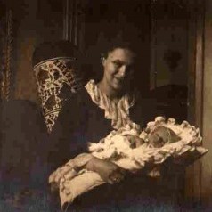 Нина Кривошапкина со своим первенцем - Борисом