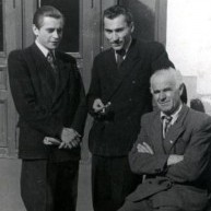 Profesors Ēvalds Berzinskis ar saviem skolniekiem