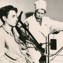 Нина Страдиня в кабинете физиотерапии в Республиканской клинической больнице