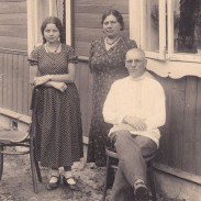 Ольга Фролова с родителями