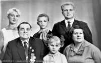 Светлана Иванова с семьей и родителями