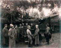 Русские солдаты и латышские стрелки обороняют Ригу