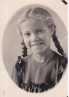 Vera Hilšlaina (Ahmetova) bērnības gados