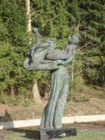 Памятник на месте массовых расстрелов в Анчупанских холмах