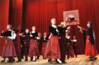 «Ивушка» исполняет латышский народный танец