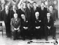Sergey Kurnosov with a group of graduates of the Faculty of Mechanics
