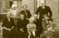 Нина и Паулс с дочерьми Иреной и Майей в гостях у родителей в Виесите