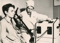 Нина Страдиня в кабинете физиотерапии в Республиканской клинической больнице