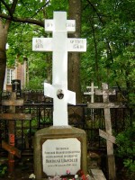 Krusts tēva Nikolaja Šalfejeva kapā
