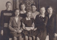 Ученицы 10-й средней школы, 1945 год, 7-й класс