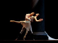 Виктор Сейко  выступает на сцене ЛНОБ