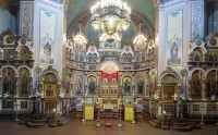 Иконостас в интерьере церкви во имя Всех Святых