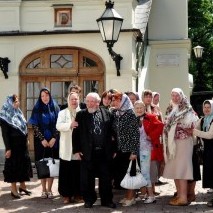 Nikolajs Ivanovs ar Rīgas Grebenščikova skolas klausītājām Nikolajs Ivanovs ar Rīgas Grebenščikova skolas klausītājām