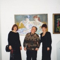 Galina Polyakova, Igor Bocharnikov and Larisa Lyutko at an exhibition of works by Arthur Nikitin