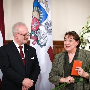 Ludmila Vikanova ar Latvijas Valsts prezidentu Egilu Levitu
