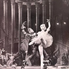 Vladimirs Lukjanovs un Lora Ļubčenko baletā “Apburtā princese”