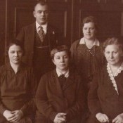 Rīgas krievu 8. pamatskolas skolotāju kolektīva fotogrāfija. Rīga 1932. gads