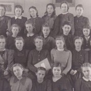Ученицы Рижской 10-й средней школы, 1945 год