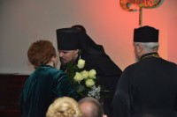 Епископ Александр поздравляет с новосельем