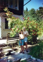 Vasilijs Savčenko ar mazdēlu Igoru vasarnīcā