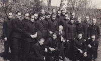  Vjačeslavs Aleksejevs ar ģimnāzistiem