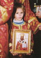Младенец с иконой св.Иоанна Рижского