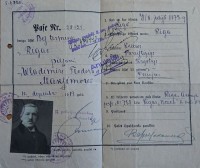 Vladimira Maksimova pirmā Latvijas Republikas pase