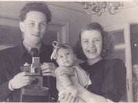 Vitolds Rajevskis ar ģimeni, 1951. gads