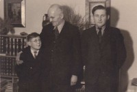 С.Н. Сидяков с сыновьями