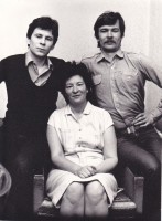 Margarita Tūna ar dēliem Juriju un Igoru (no kreisās)