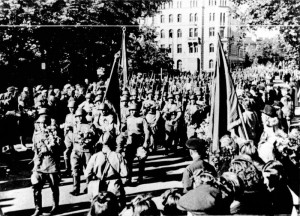 Бойцы Латышского стрелкового корпуса возвращаются в Ригу после окончания боевых действий в Курляндии